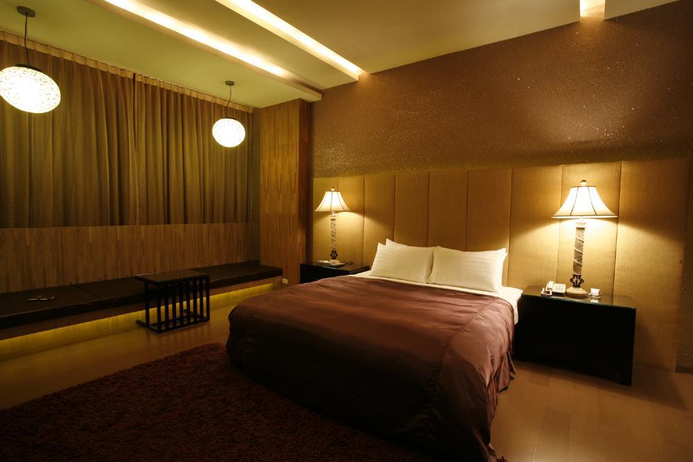 Chateau Boutique Motel Đài Trung Ngoại thất bức ảnh